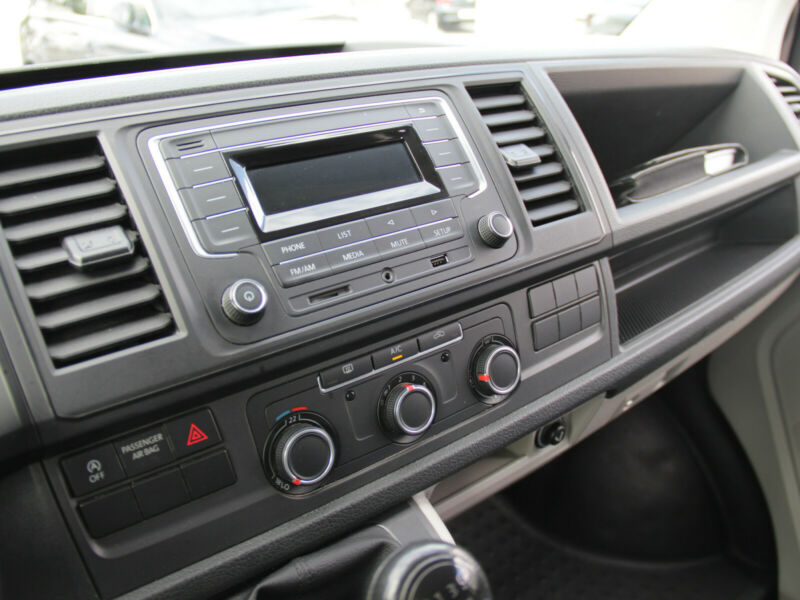 Volkswagen T6 Transporter - Photo