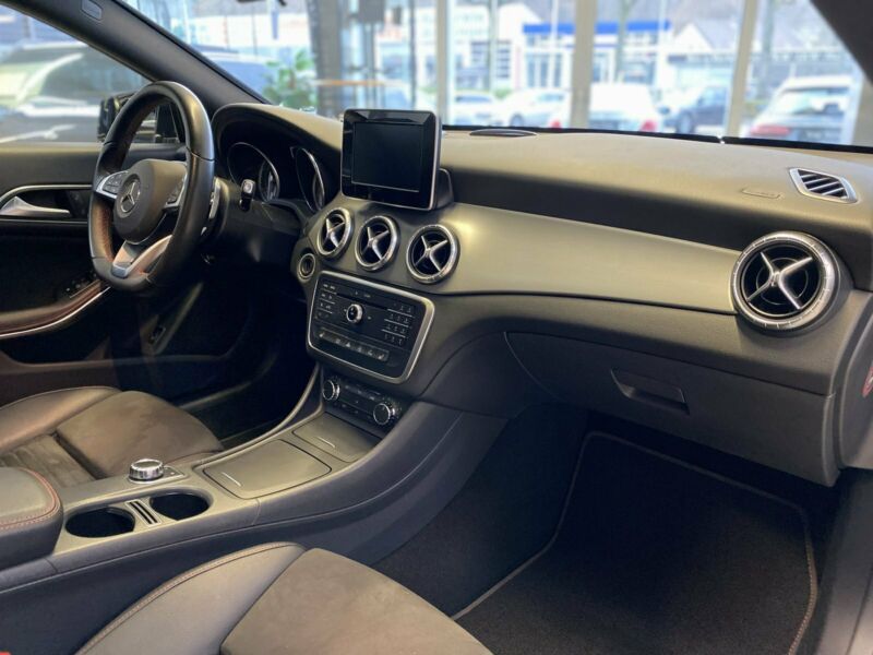 Mercedes-Benz CLA 250 AMG 4 Matic - Photo